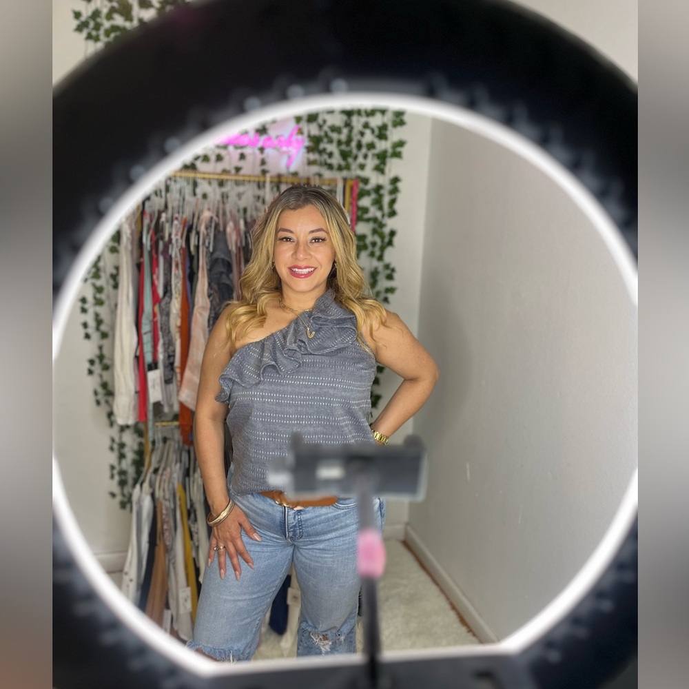 Live Show 💕 Low starts on REVOLVE & Lulus ✨ 💋